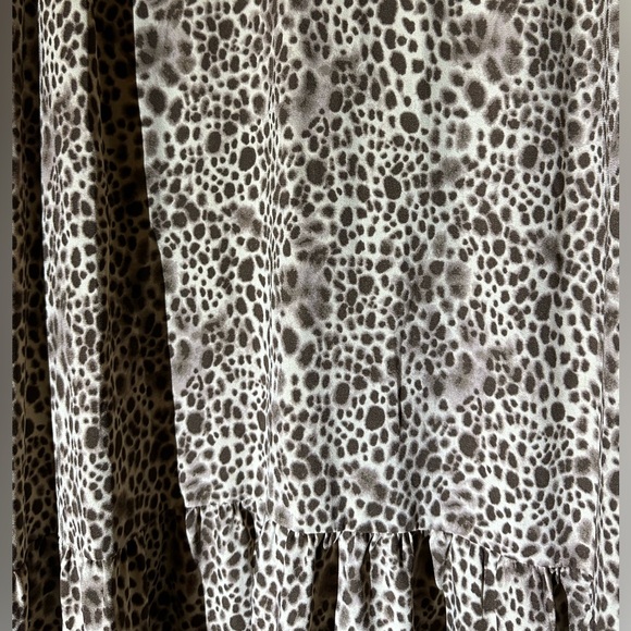 A New Day Leopard Print Dress with ruffle bottom, v neck, cute spring summer - Picture 3 of 4